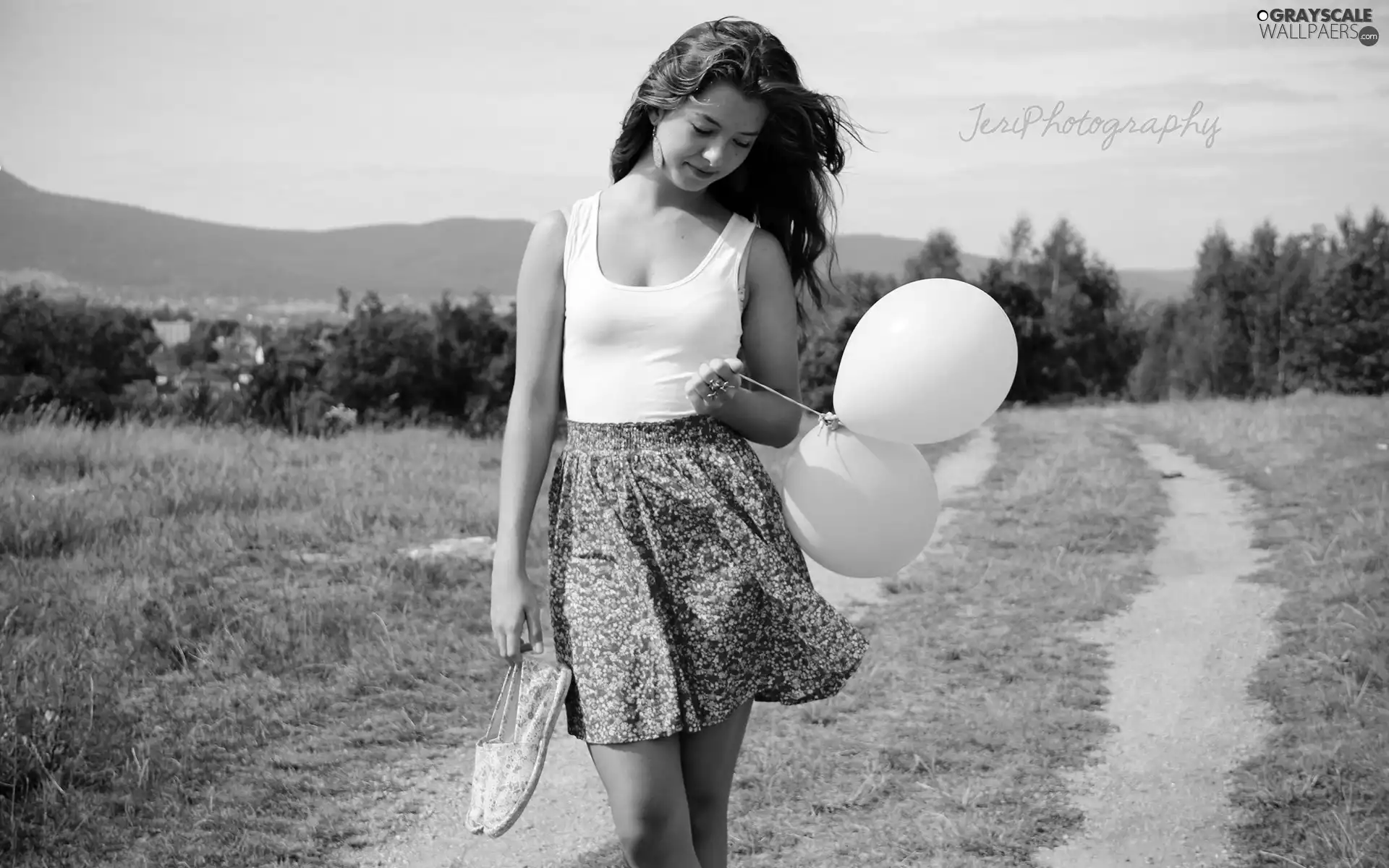 Field, Boots, trees, Balloons, Women, Mountains, viewes