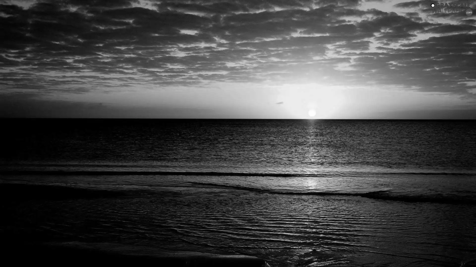 Grayscale sun, sea, west - 1920x1080