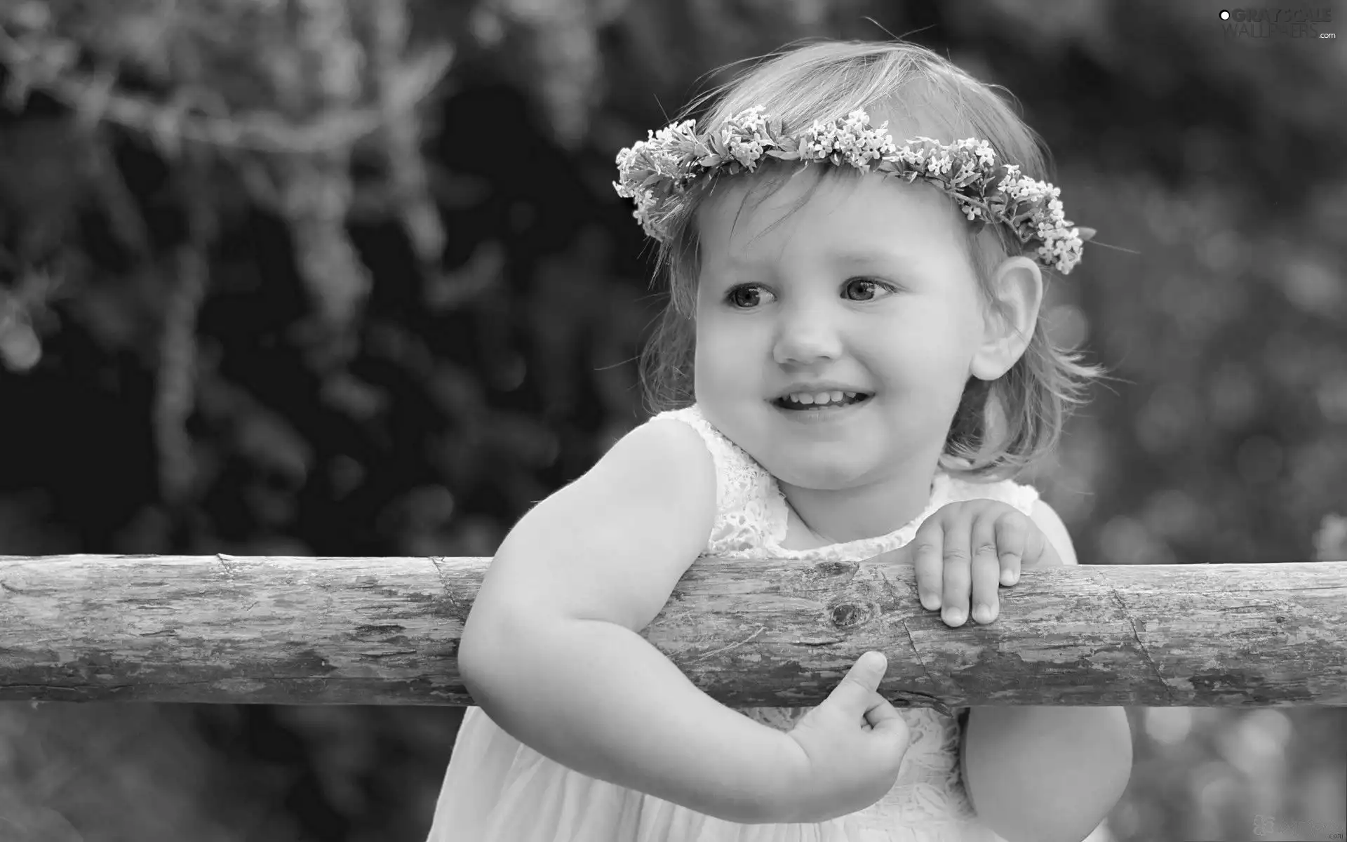 girl, Kid, wreath, Pole, Flowers, smiling